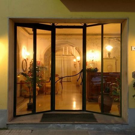 Hotel Moderno Pisa Bagian luar foto