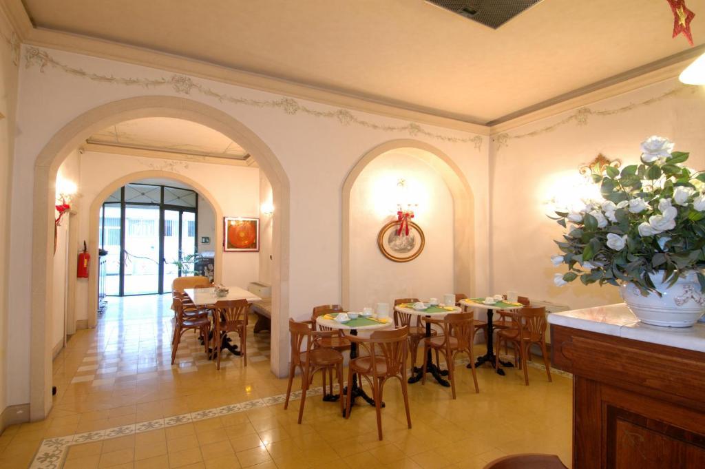 Hotel Moderno Pisa Bagian luar foto