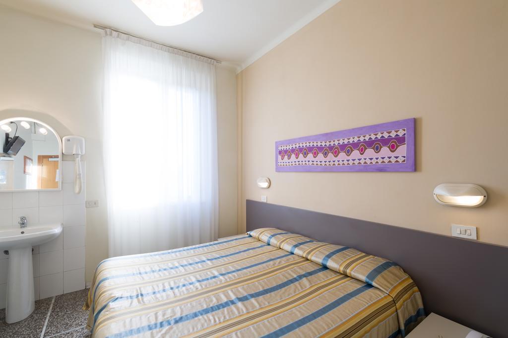 Hotel Moderno Pisa Bagian luar foto