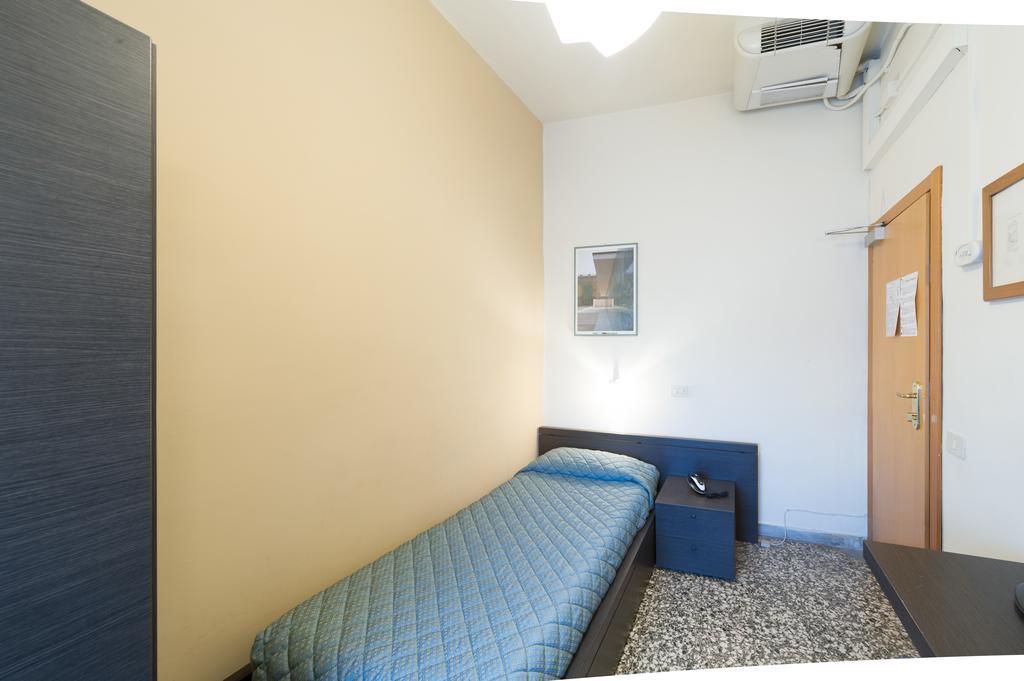Hotel Moderno Pisa Bagian luar foto
