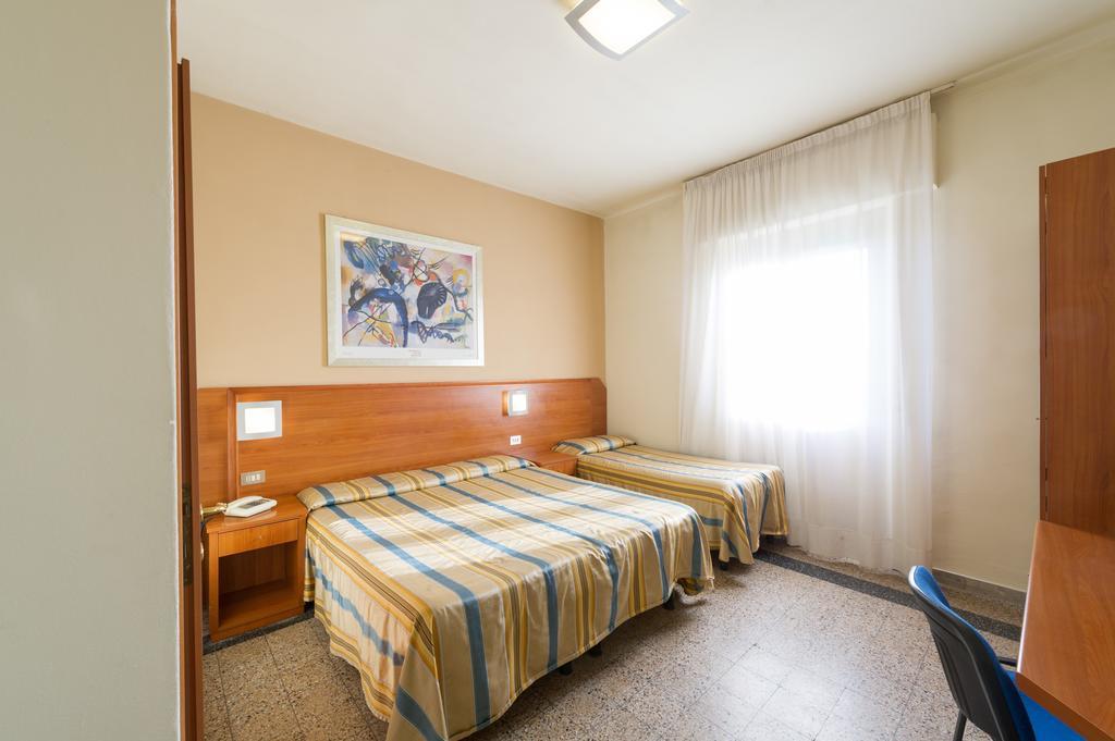 Hotel Moderno Pisa Bagian luar foto