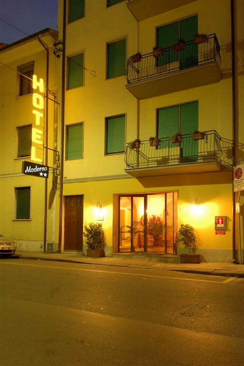 Hotel Moderno Pisa Bagian luar foto