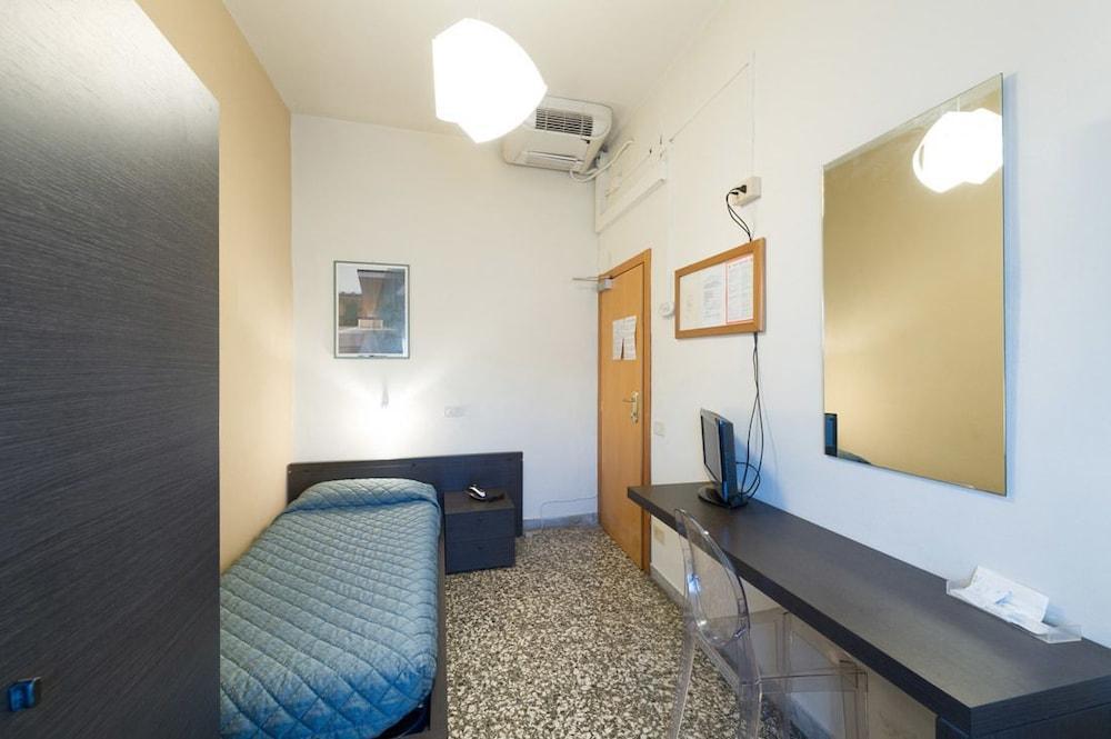 Hotel Moderno Pisa Bagian luar foto