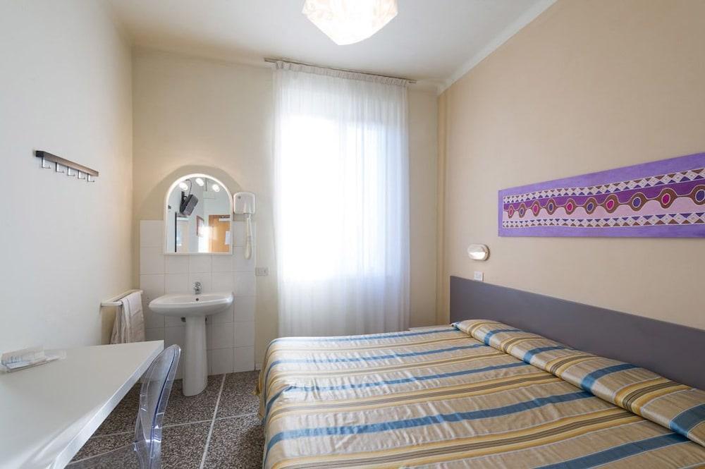 Hotel Moderno Pisa Bagian luar foto