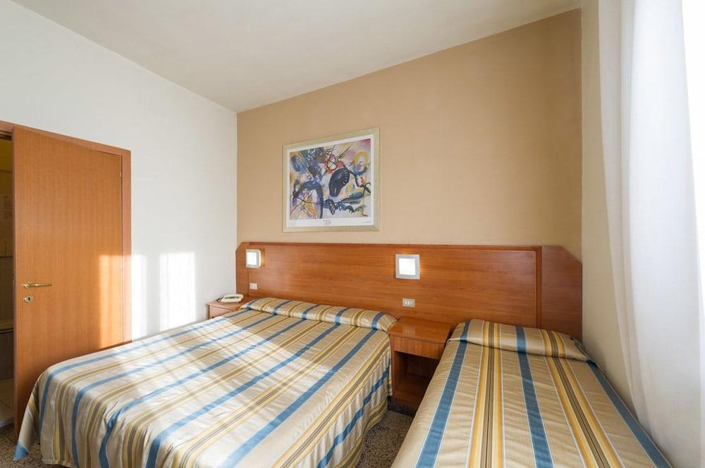 Hotel Moderno Pisa Bagian luar foto