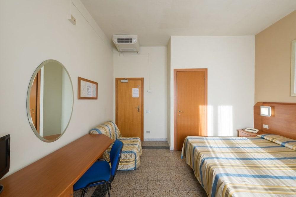 Hotel Moderno Pisa Bagian luar foto