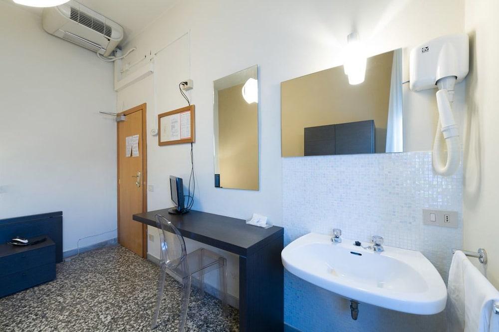Hotel Moderno Pisa Bagian luar foto