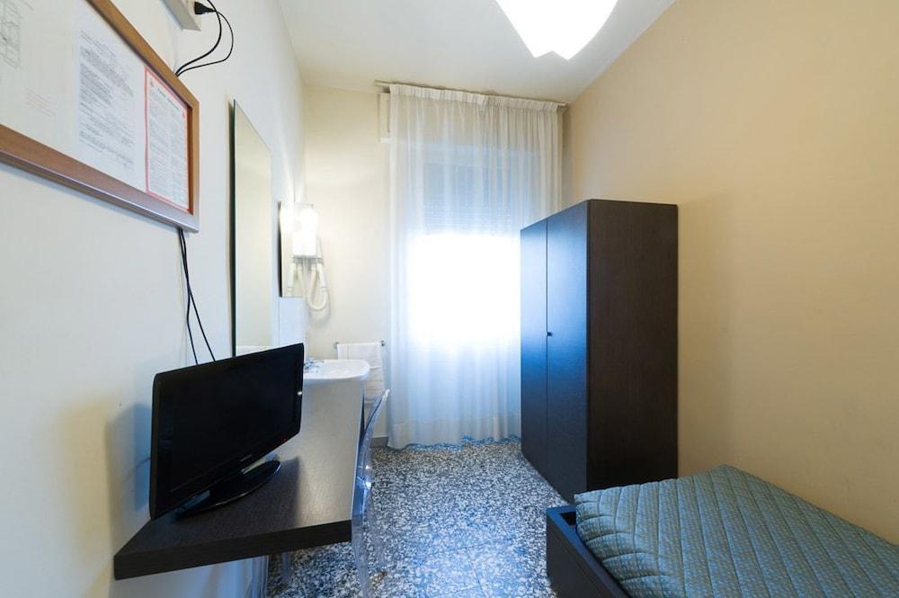 Hotel Moderno Pisa Bagian luar foto