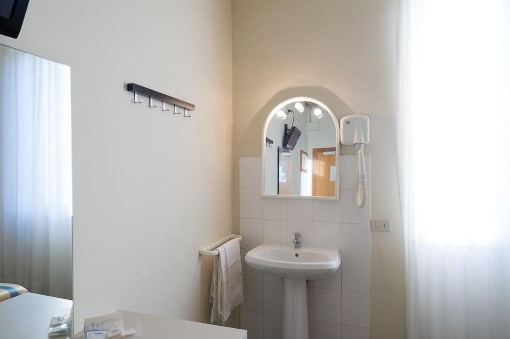 Hotel Moderno Pisa Bagian luar foto