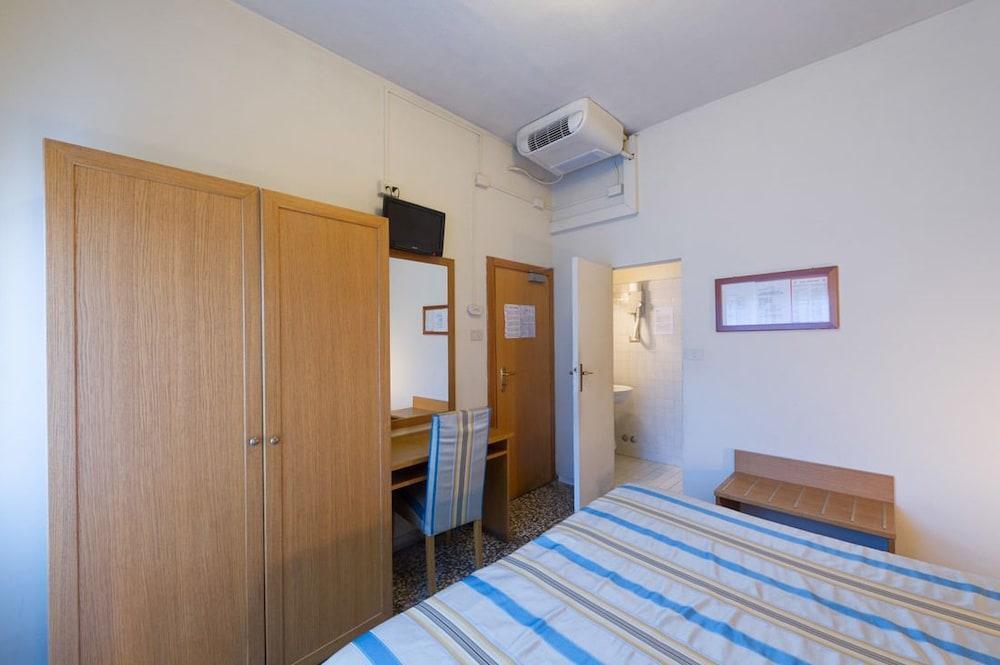 Hotel Moderno Pisa Bagian luar foto