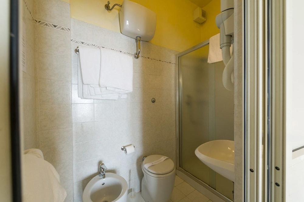 Hotel Moderno Pisa Bagian luar foto