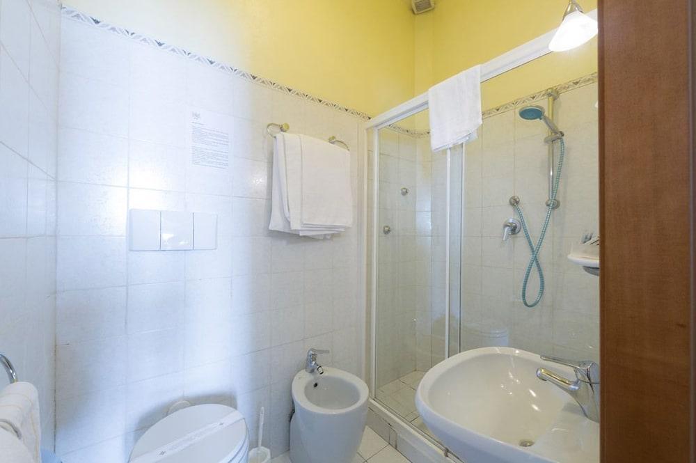 Hotel Moderno Pisa Bagian luar foto